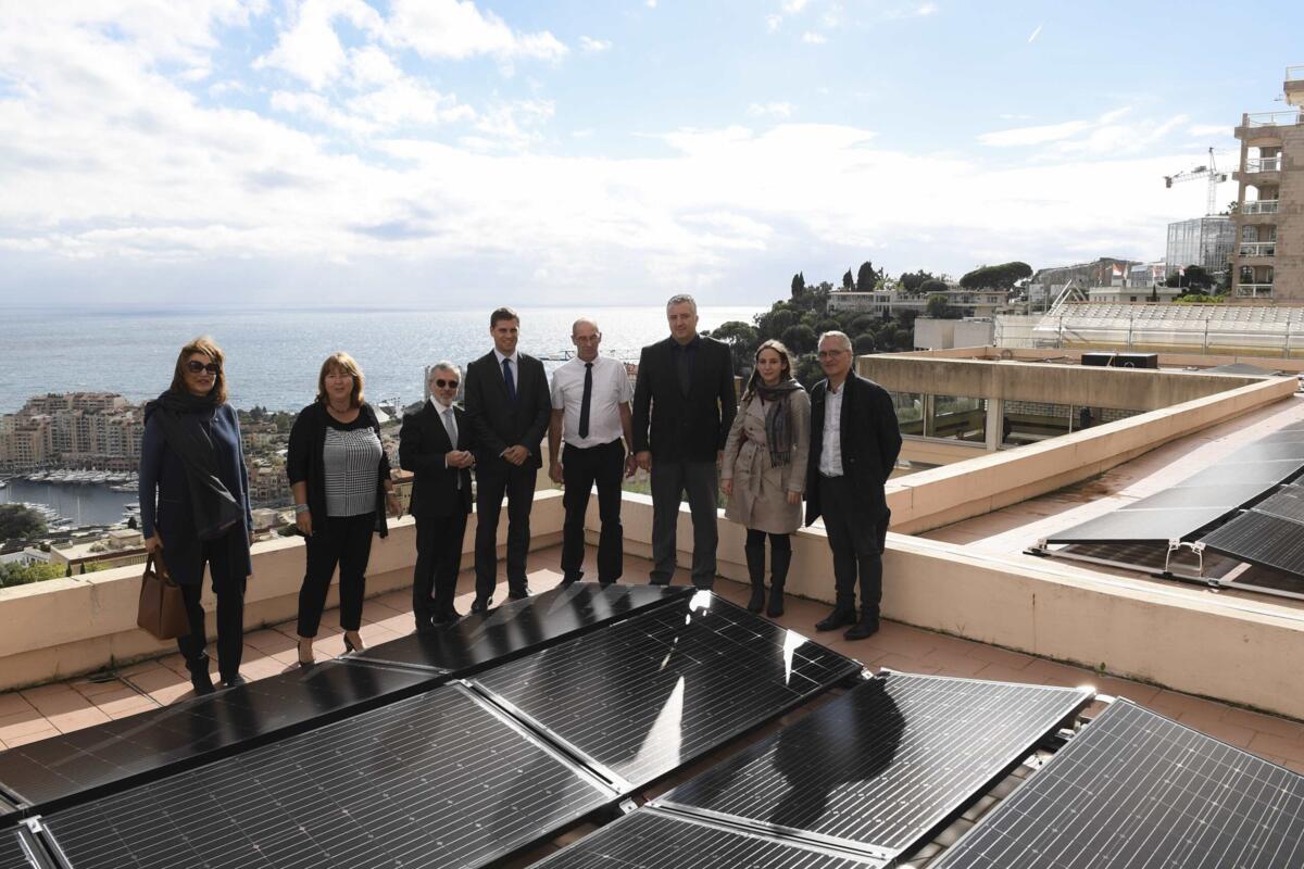 Pose de panneaux solaires à l&rsquo;Ecole des Révoires
