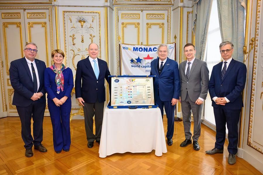 Cérémonie de signature de la plaque commémorative des Capitales Mondiales du Sport
